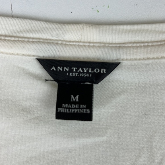 ANN Taylor Ivory T-shirt with Floral Appliques - Picture 3 of 8